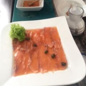 Lee más sobre el artículo Tiradito de salmón fusión